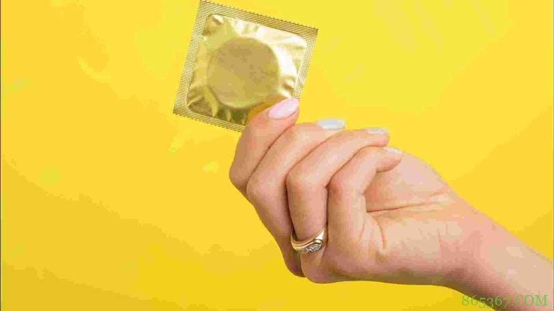 想啪啪啪避孕套谁买合适 女友：你责任要买保险套