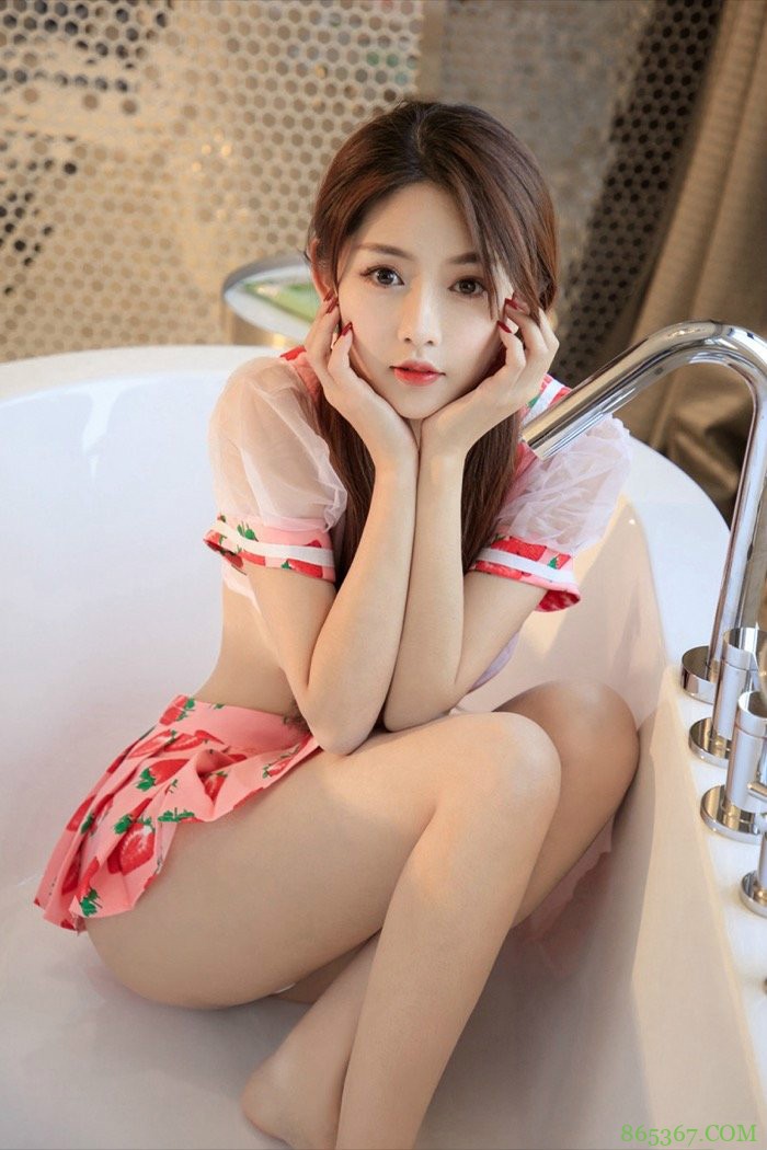 美女翘臀：清纯少女性感写真 酥胸美腿诱惑无限