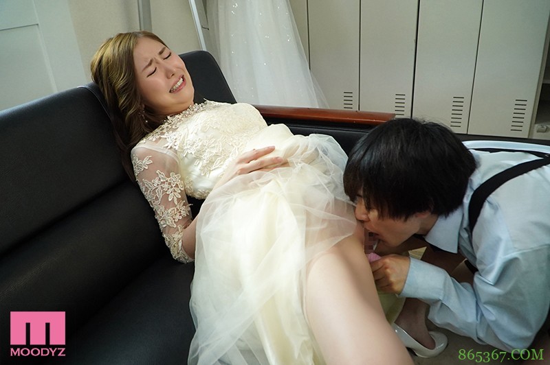 MIAA-408：完美新娘“东希美”结婚典礼中被伴郎潜入裙子玩弄阴道痉挛失禁。