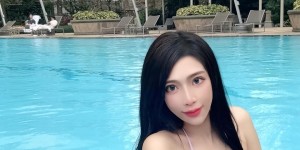 【大发娱乐】愛水不怕流鼻水！長腿尤物不管夏天還是冬天都直接脫了！