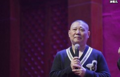 【大发娱乐】小岳岳妻子突变光头，住院治疗获德云社众人祝福