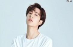 【大发娱乐】女星节目中玩手机被喷，王一博却这样说