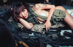 【大发娱乐】吃雞也能這麼性感！「排球女神」尺度全開，火辣胴體引爆視覺火藥庫！