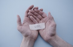 【大发娱乐】不敢開口表白？送她一塊《告白肥皂》洗完後全明白了…