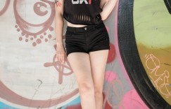 【大发娱乐】快扯出來了！新生橋下「乳搖運球」畫面太犯規！超養眼美乳讓人受不了…