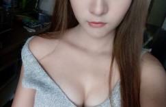 【大发娱乐】麥當勞驚見「美乳正妹」低胸視角好壞壞！衣服底下的胸器真的好兇猛…