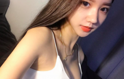 【大发娱乐】路邊驚見「爆奶挑逗妹」情趣打扮逼死人！超邪惡「美乳視角」畫面真的好狂…