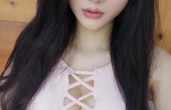 【大发娱乐】網紅推手「超正公關」身材超火辣！「爆奶S曲線」客人不知該看哪裡！