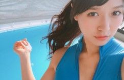 【大发娱乐】飢渴「性感姐姐」不害臊　拍攝「邪惡角度」部位特寫！無論如何就是要露！