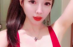 【大发娱乐】大奶氣質正妹「比基尼彈琴」！飽滿出眾的「渾圓雪乳」好吸睛！快受不了啦！