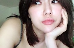 【大发娱乐】好大顆的「章魚燒」！正妹「黃米可」大露Ｅ乳，銷魂視角都讓客人上火了！