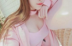 【大发娱乐】美乳愛心便當！正妹下廚「胸前好洶湧」，「飽滿乳球」讓大家食慾都激增了！