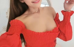 【大发娱乐】學長，不要！緊身制服下蹦出「Ｅ奶」好身材，學妹不科學三圍讓學長想衝動了！