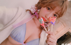【大发娱乐】「暗黑潮流女神」明日花登陸藝術圈！絕美顏值還有惹火身材成為當代藝術！