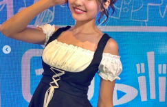【大发娱乐】好惹火！賽車正妹「爆奶打拳」，養眼三角小褲讓人血脈噴張！