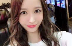 【大发娱乐】漏出來了啊！「美乳辣模」超高衩泳裝秀長腿　飽滿乳量「霸氣測漏」！