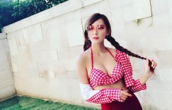 【大发娱乐】咖啡廳驚見台版鄧紫棋？氣質「爆乳正妹」張舒晴側臉激似歌后，身材卻更火辣