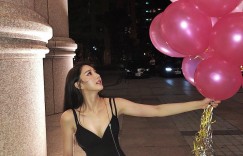【大发娱乐】天生性感小香肩！大馬妹子「趙家和Karen Chao」的超深鎖骨可以裝水，讓人就想喝一口！