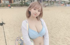 【大发娱乐】擋不住可愛射線襲來！軟萌妹辣「鯊魚 SAME」比基尼大解放　雪白「渾圓半球」讓人頂不住