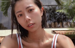 【大发娱乐】航空界的朴信惠！「Dee Dee」陽光甜美自信有神，微肌感的勻稱美體更是完美又逆天！