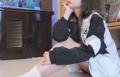 【大发娱乐】卡哇伊惹人愛！甜系少女「ㄚㄚ」水汪大眼笑容超甜美，白嫩美腿讓腿控的心都飛起來啦！