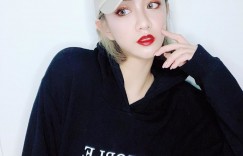 【大发娱乐】冷豔型正妹！「Sophia Lin」雪嫩美乳鮮嫩欲垂，讓人就想發揮科學精神探測有多深！