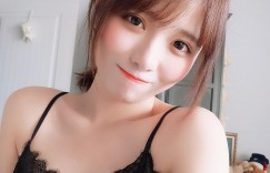【大发娱乐】激萌童顏巨乳妹Borusushi細肩帶展現「波濤胸湧」的火辣身材