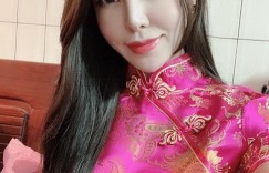 【大发娱乐】氣質正妹「Ya nini」展現渾圓兇器，胸前雪白一片太吸睛！