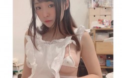 【大发娱乐】喝豆漿長ㄋㄟㄋㄟ？香港爆乳正妹「晴兒」深夜翻冰箱補充奶份！果然豐滿到快溢出來