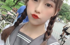 【大发娱乐】華岡清甜小學妹！大眼正妹「瑋庭Angela」稚嫩臉蛋超精緻，筆直美腿讓全校都躁動！