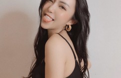 【大发娱乐】強大的辣氣！個性正妹「Serena Lin」性感帶輪流展示，強力簍空讓司機坐等大飽眼福！