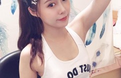 【大发娱乐】深奧象鼻岩「遇見性感比基尼妹」，「超殺的曲線」讓遊客都看暈！