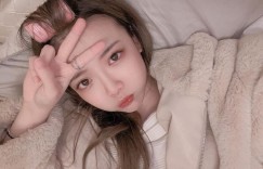 【大发娱乐】可愛小隻馬正妹「希兒Angel」，自拍時的「兇兇深溝」好洶湧！