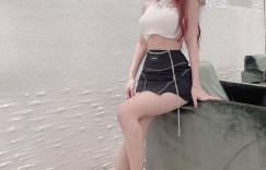 【大发娱乐】正妹網紅「胸前V領設計好挑逗」，「性感美波」讓人目光無法移開！