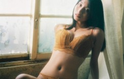 【大发娱乐】翹臀好風景！魅惑女友「Pony」床邊內衣誘惑，勾魂曲線好撩人！