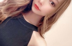 【大发娱乐】沙龍院正妹老闆娘「臉蛋神似明日花」，「飽滿有致的曲線」好有風采！