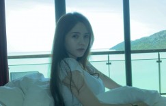 【大发娱乐】「大馬甜姐」牙套甜笑超展清新力，一現「銷魂紙片腰」猖狂圈粉