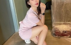 【大发娱乐】停車場正妹「低胸造型乳量太兇」，IG辣照「滿滿爆乳誘惑」！