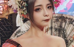 【大发娱乐】正妹「小米恩Mina」低胸辣照好吸睛，「童顏臉蛋」表情超無辜！