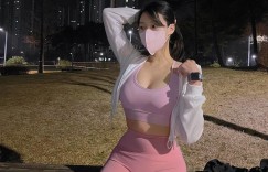 【大发娱乐】胸有大痣的「南韓巨乳正妹」！對鏡自拍掰「飽滿蜜桃」，前凸後翹好誘人！