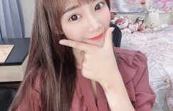 【大发娱乐】可愛正妹「小皮」旗袍裝酥胸外露，「超甜顏值」讓人瞬間心動！