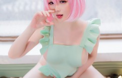 【大发娱乐】不可以色色..才怪！爆乳Coser「謎之手勢」全網嗨翻～