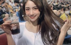 【大发娱乐】樂天主場驚見「絕美吱寶」強力應援，「酒窩甜笑」直搗全場視線