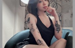 【大发娱乐】美尻女友「雅捷」超猛戰服尺度大開　顏色和形狀都露出來了