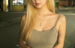 【大发娱乐】台藝大正妹「jenny」氣質有夠仙！海邊泳裝照讓人誤以為美人魚上岸！