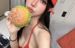 【大发娱乐】最美麥胞《夢夢MonMon》火辣外送漢堡　要加點店員嗎？