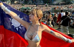 【大发娱乐】台灣小隻馬《Tomorrowland》玩超嗨，比基尼大溢奶　粉絲：有夠暈