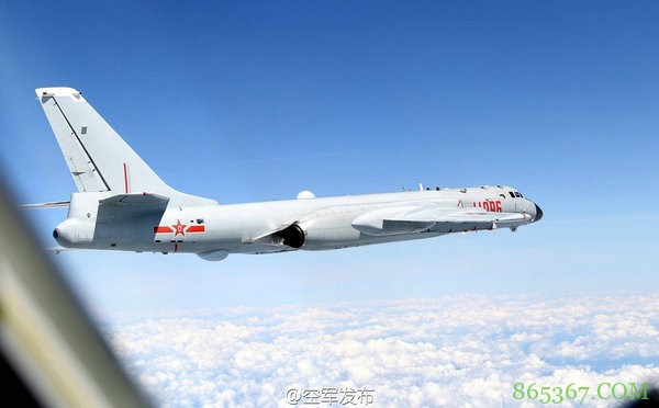 中国空军多型战机赴南海战巡:首曝苏30空中加油