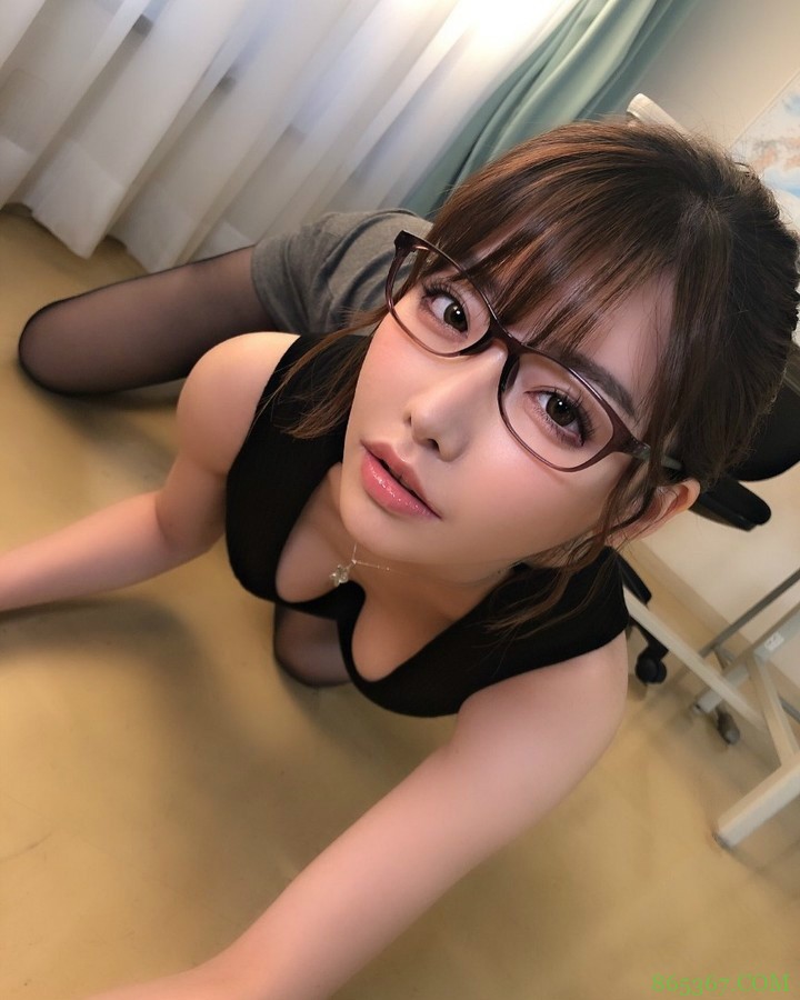 JUY-979痴女本领深田咏美AV版高年级实习生！？被年轻女主管上班性骚扰！