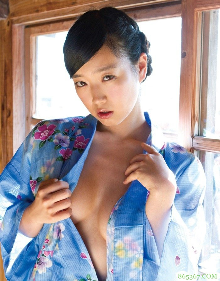 清纯脸蛋极限露出! 日本美女佐佐木心音性感写真豪放至极